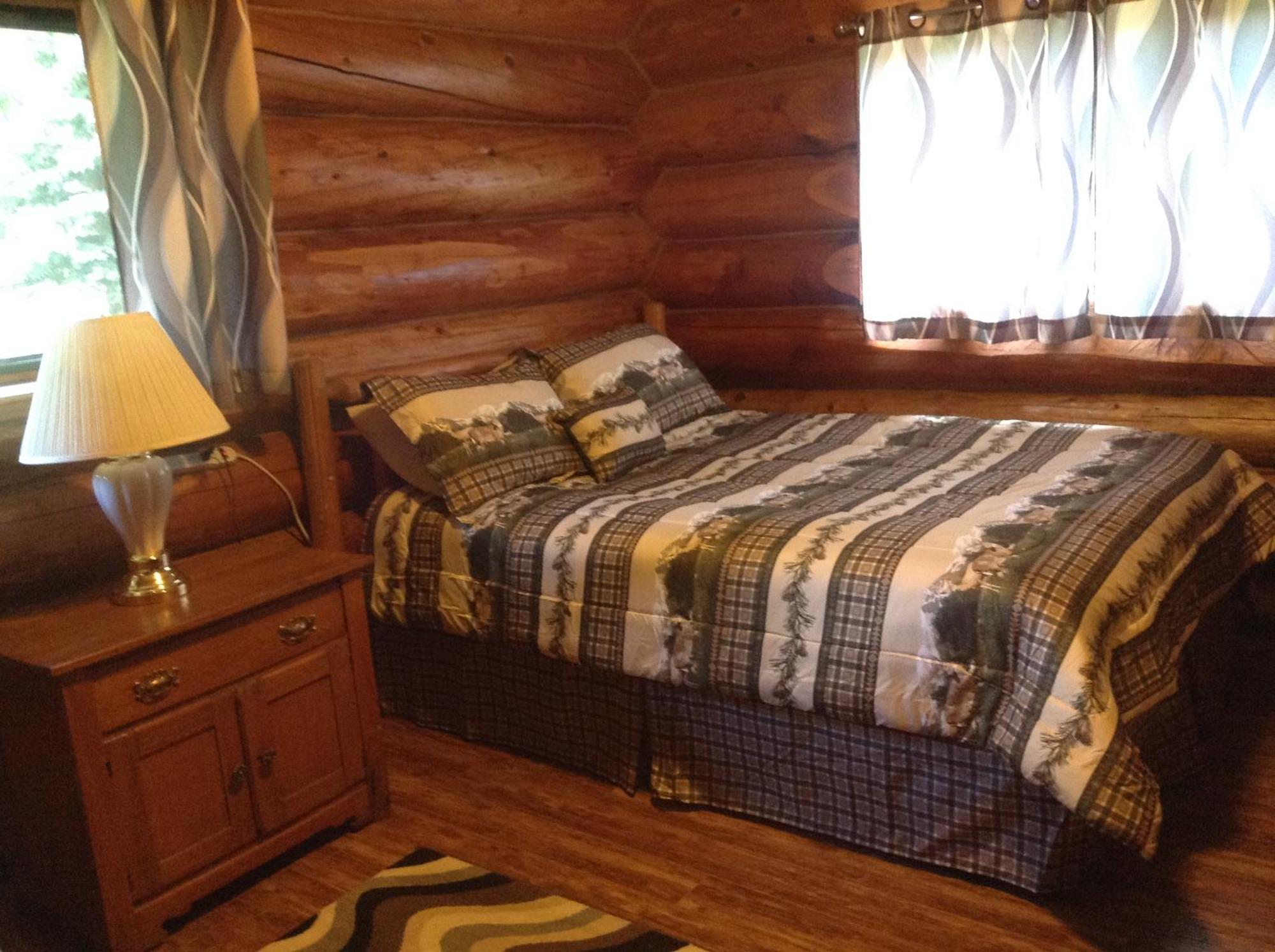 Summit River Lodge&Campsites Valemount Zimmer foto