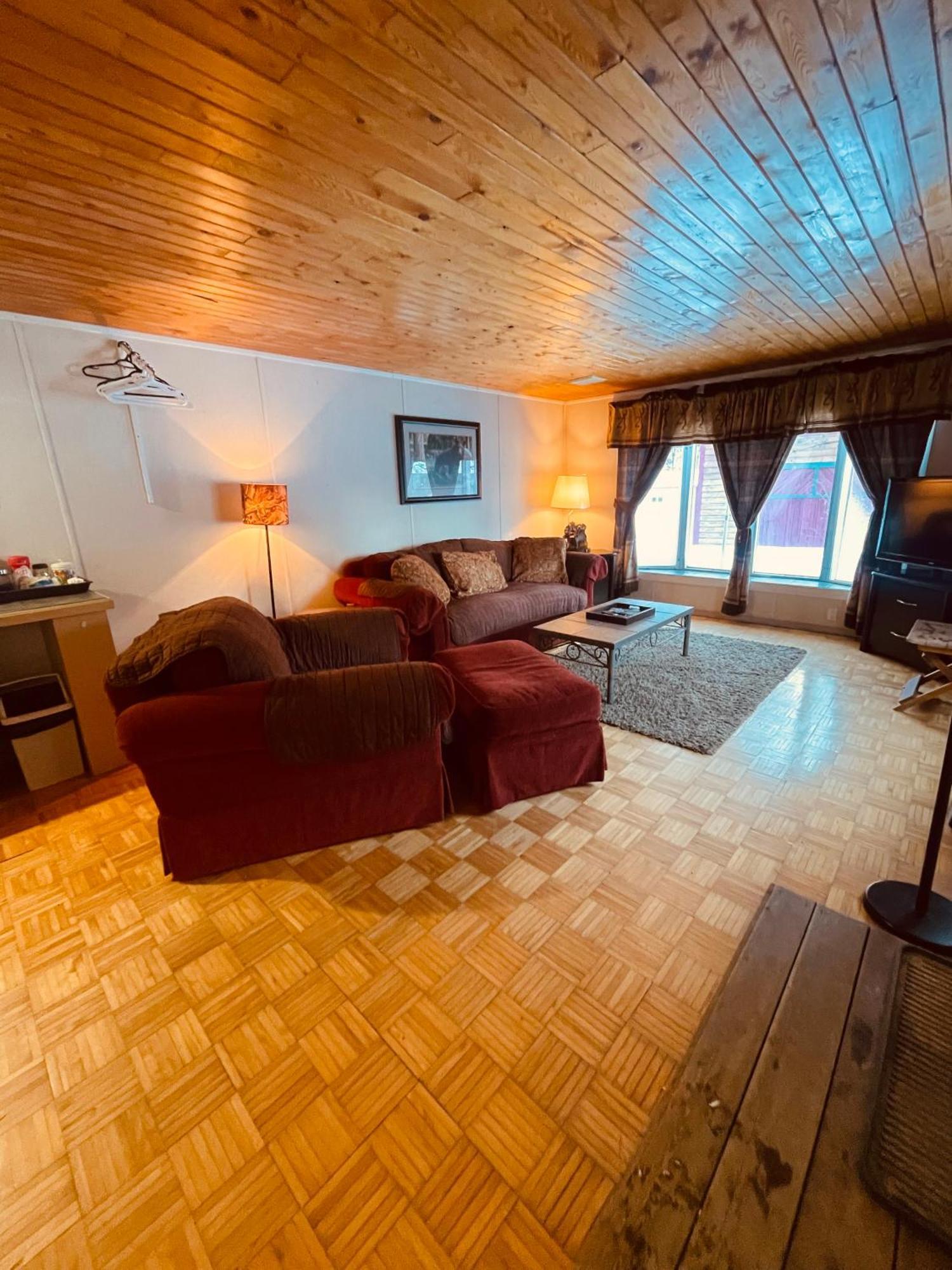 Summit River Lodge&Campsites Valemount Exterior foto