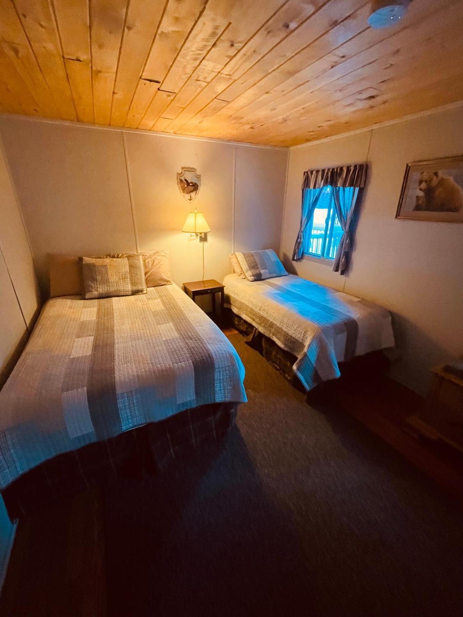 Summit River Lodge&Campsites Valemount Exterior foto